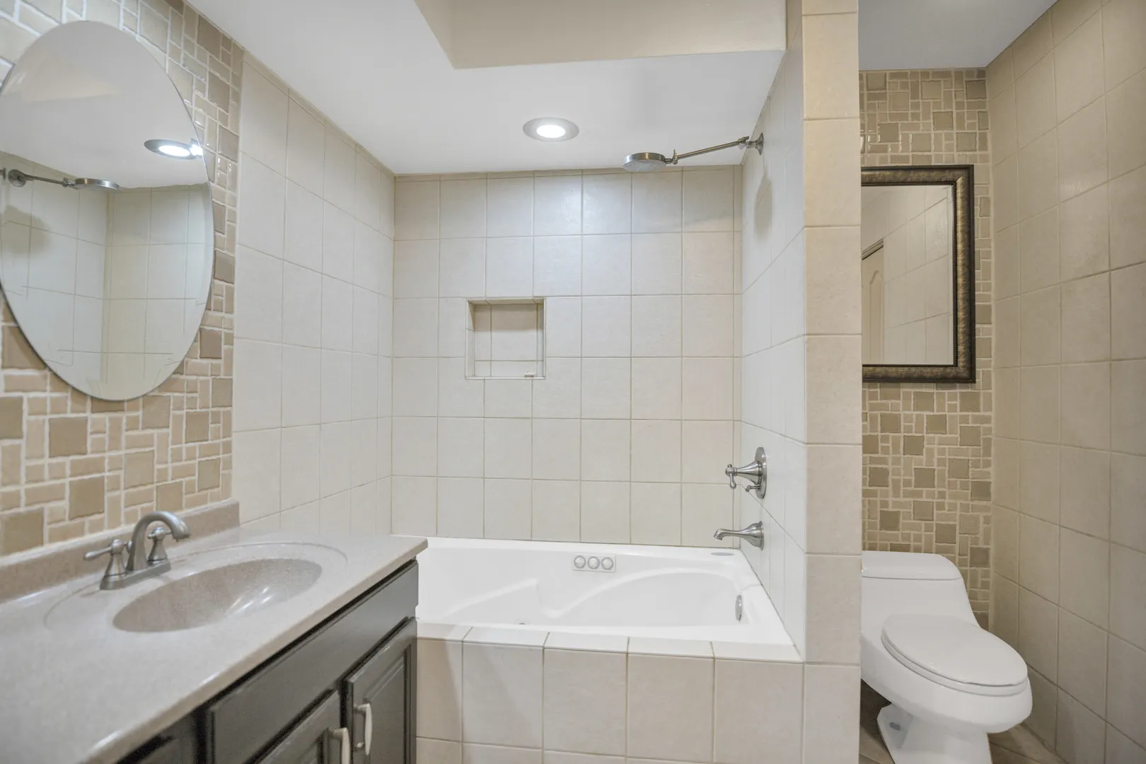117 Oneida Court IL