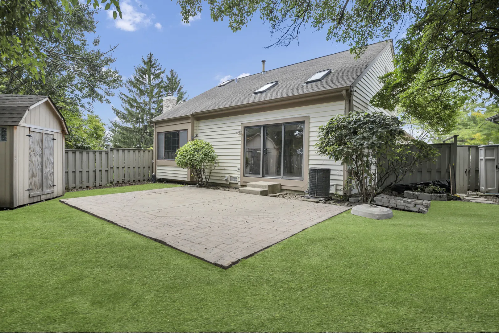 117 Oneida Court IL