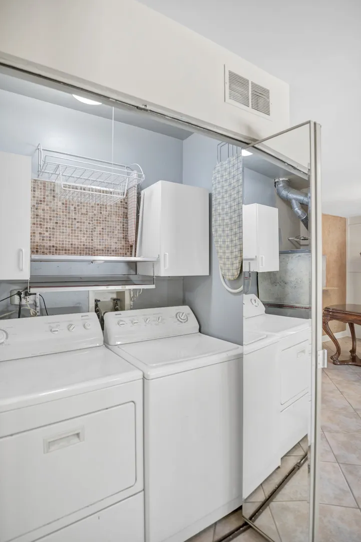 117 Oneida Court IL