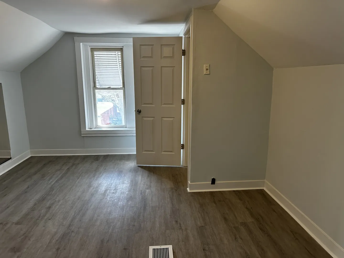 7621 S Eberhart Avenue IL