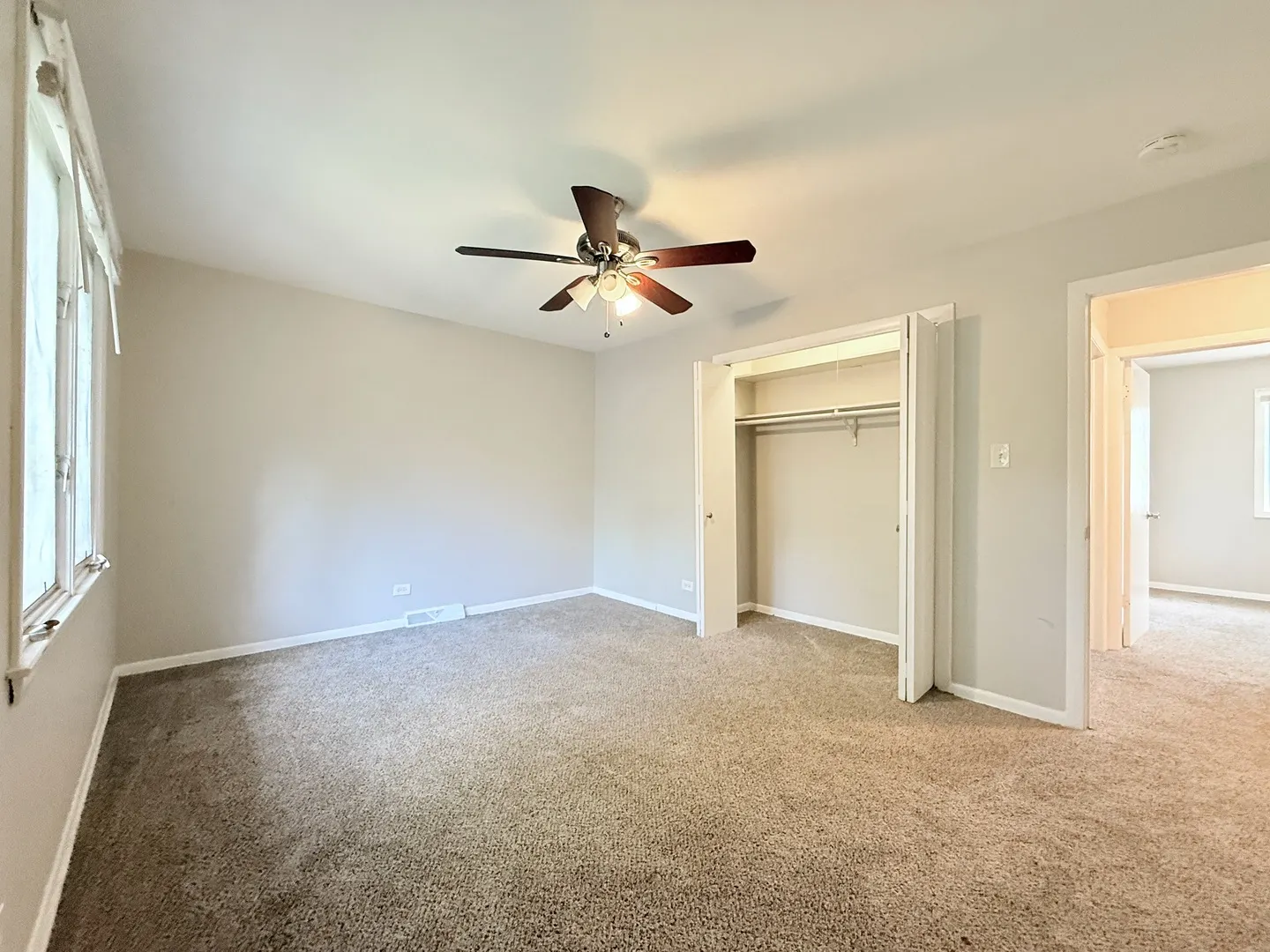 1122 W Iowa Street IL