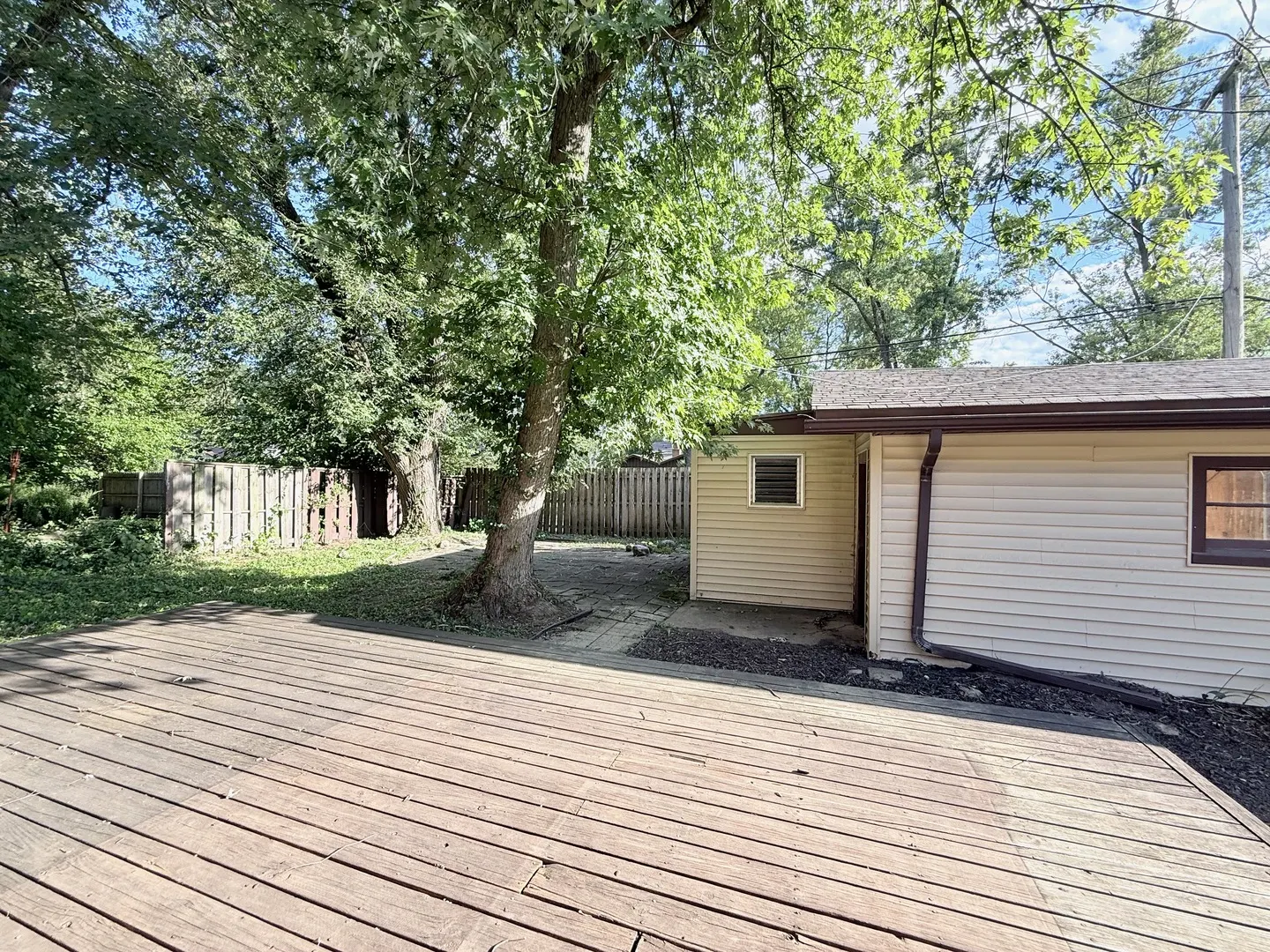 1122 W Iowa Street IL