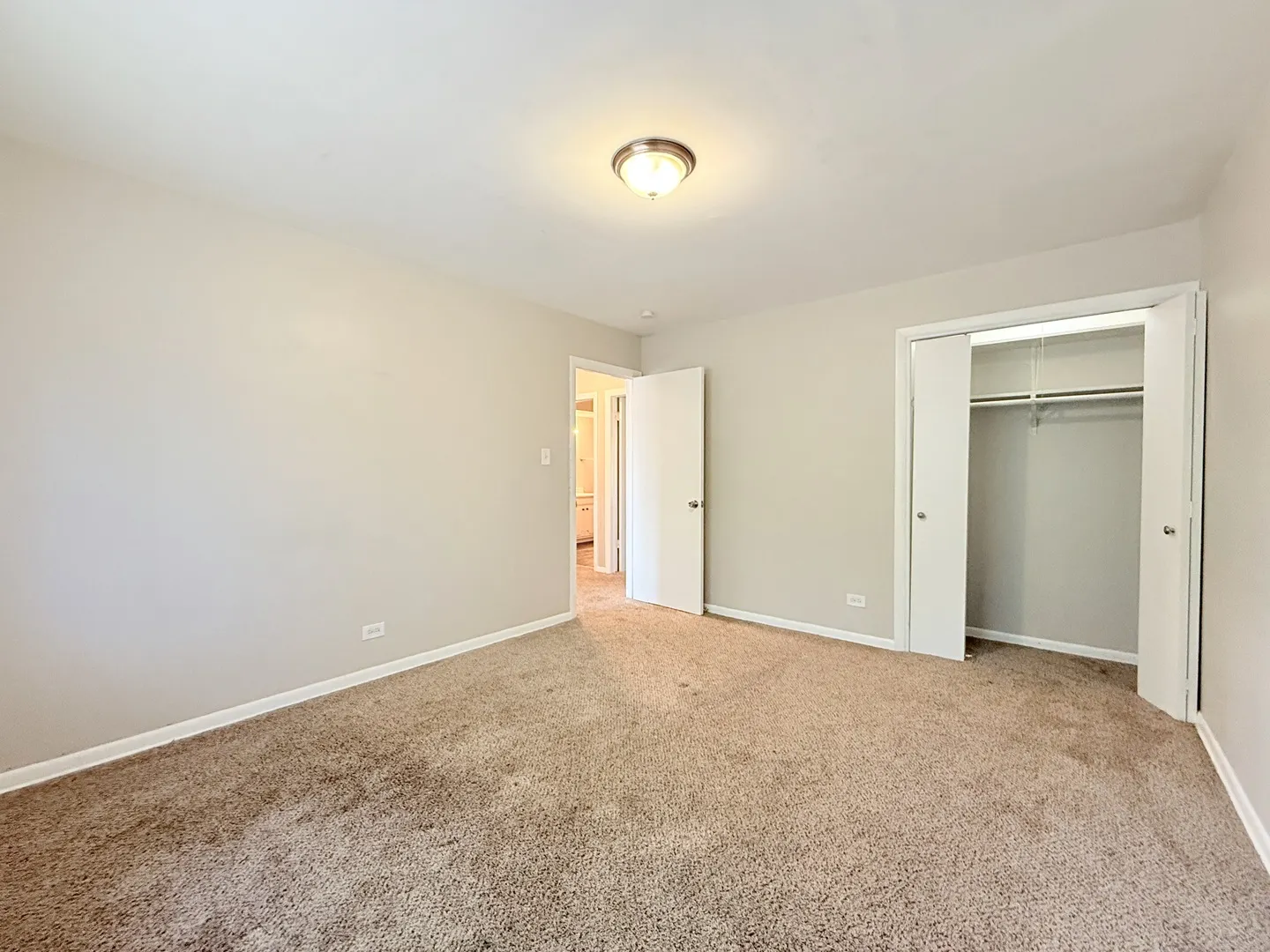 1122 W Iowa Street IL