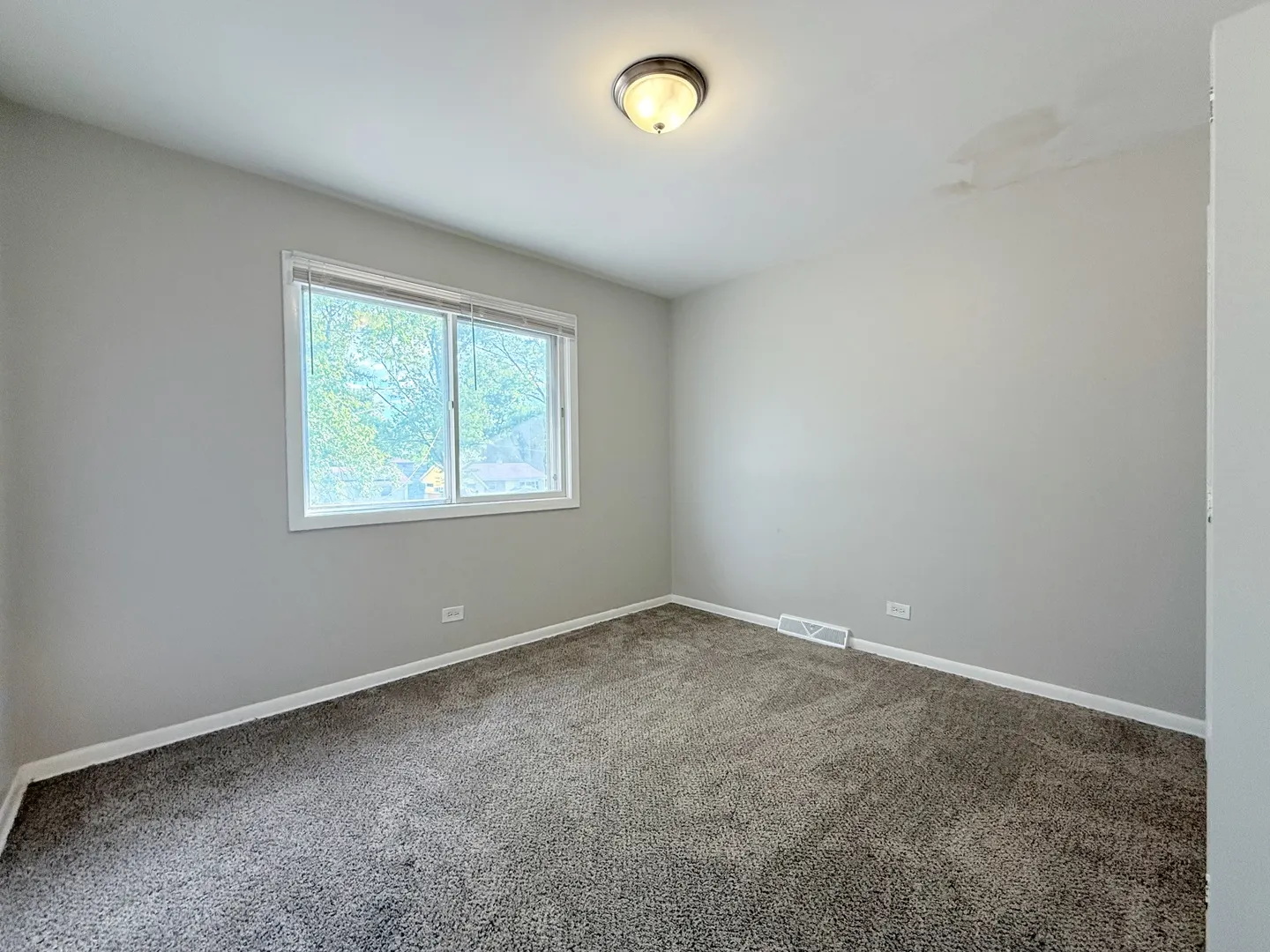1122 W Iowa Street IL