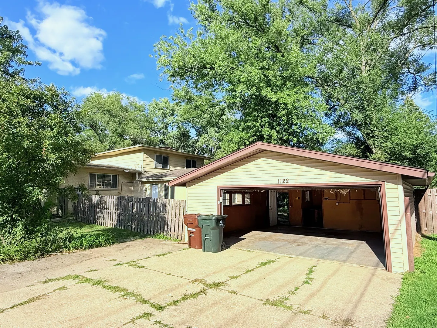 1122 W Iowa Street IL