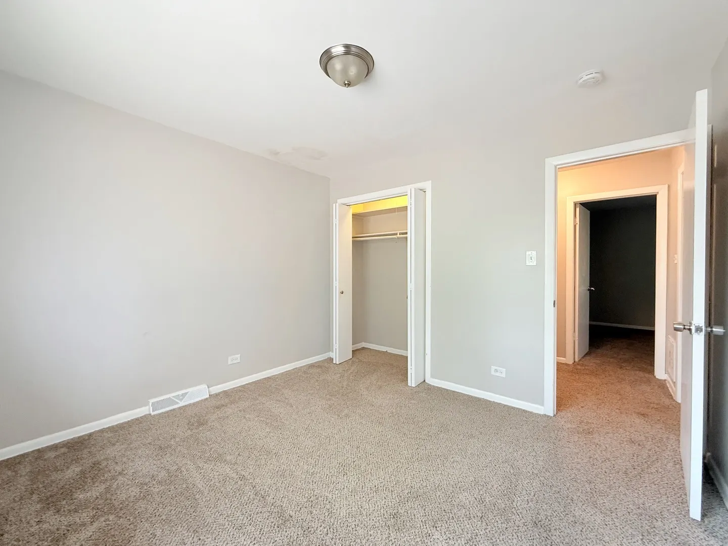 1122 W Iowa Street IL