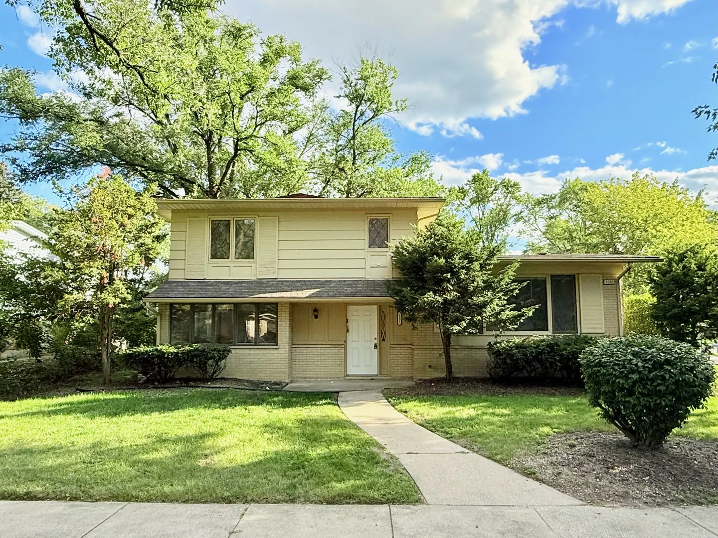 1122 W Iowa Street IL