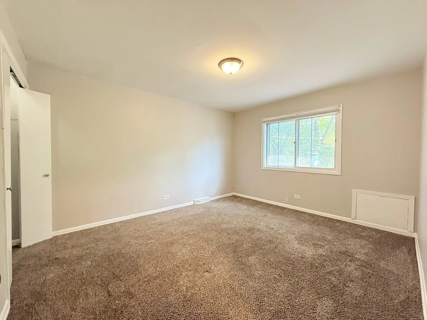 1122 W Iowa Street IL