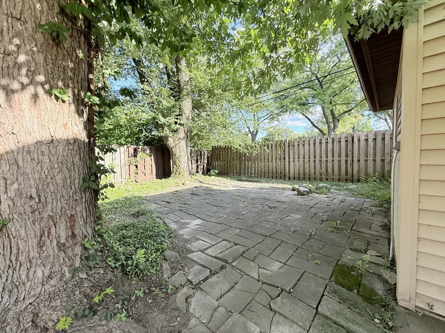 1122 W Iowa Street IL