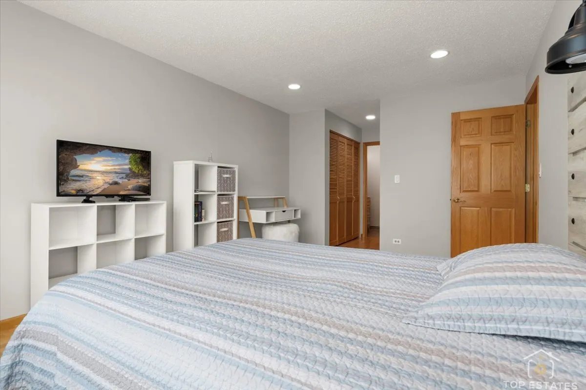 1227 S Old Wilke Road 12-209 IL