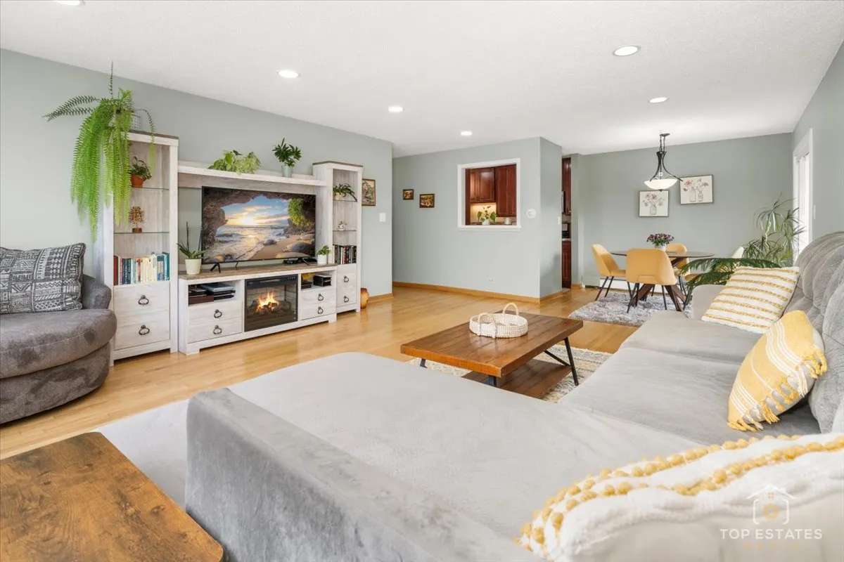 1227 S Old Wilke Road 12-209 IL