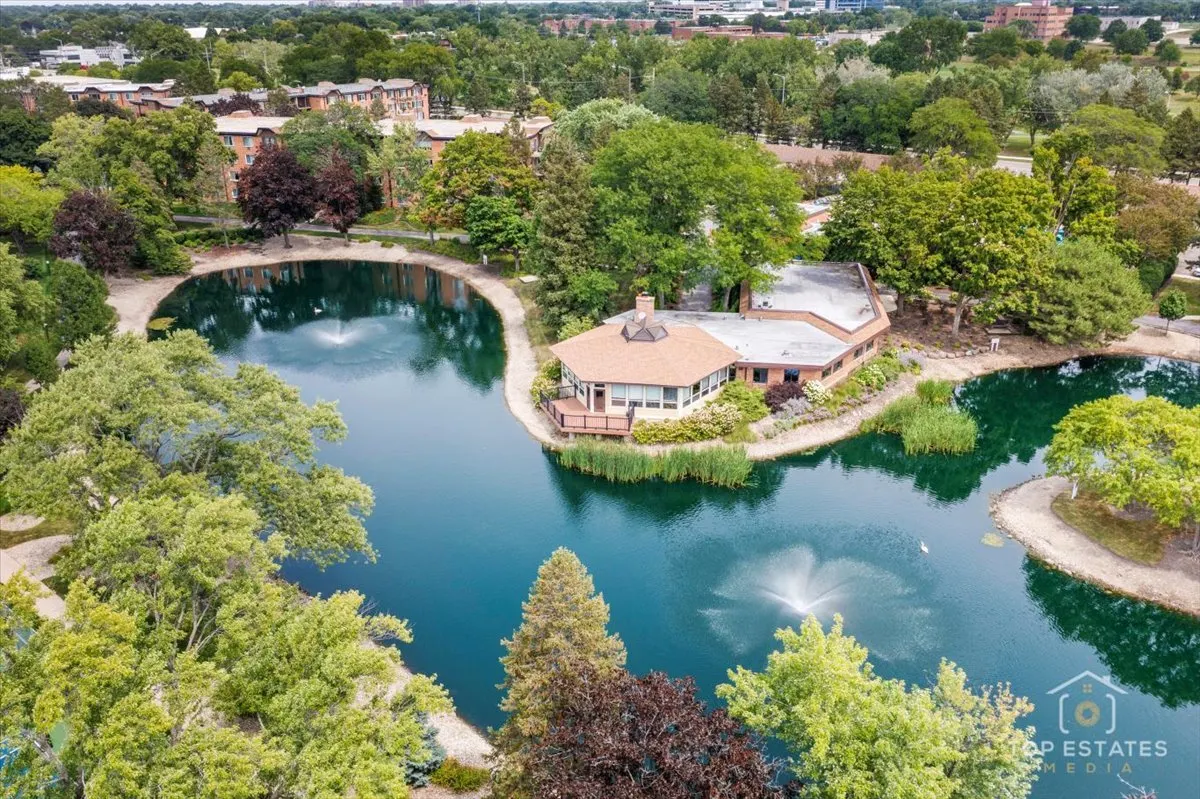1227 S Old Wilke Road 12-209 IL