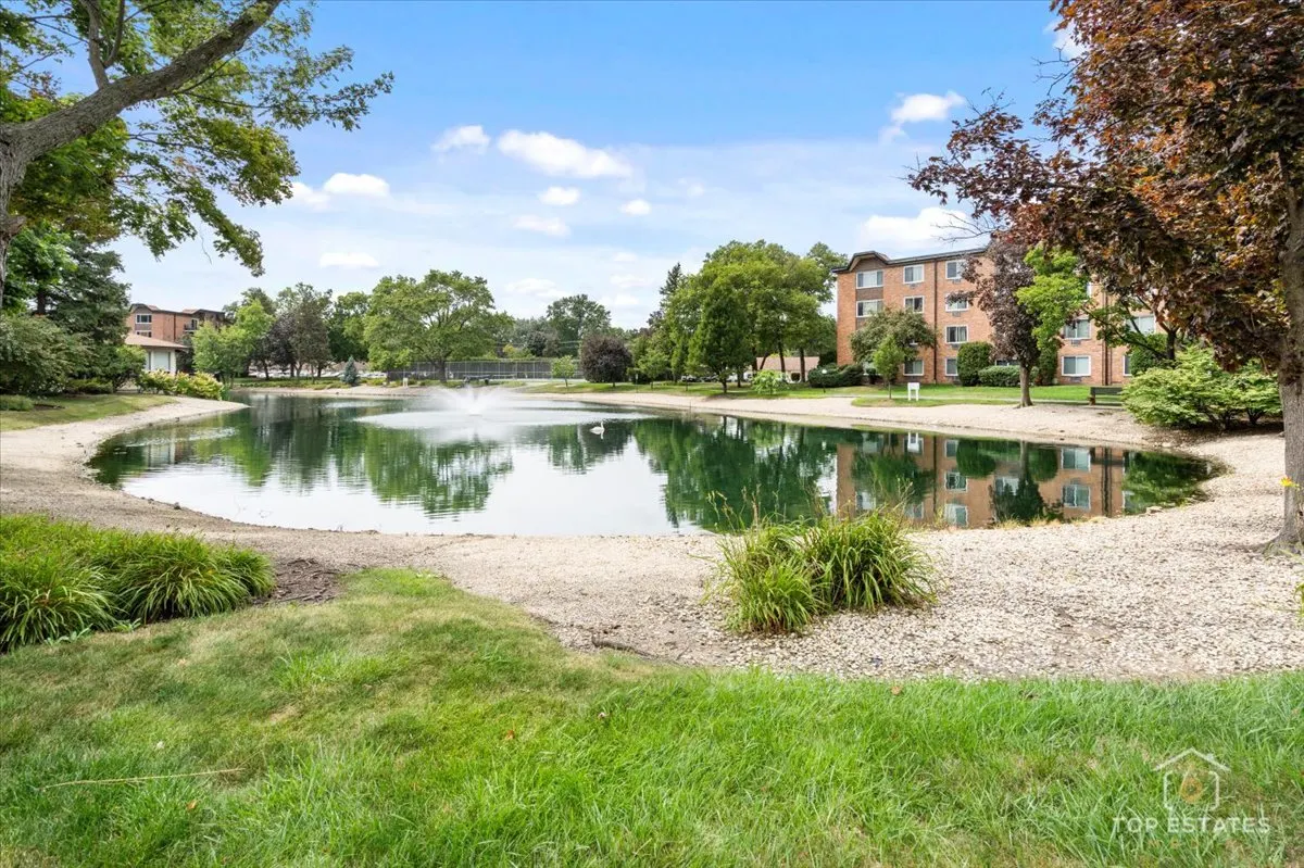 1227 S Old Wilke Road 12-209 IL