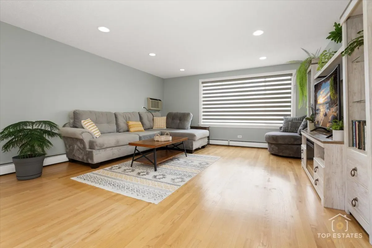 1227 S Old Wilke Road 12-209 IL
