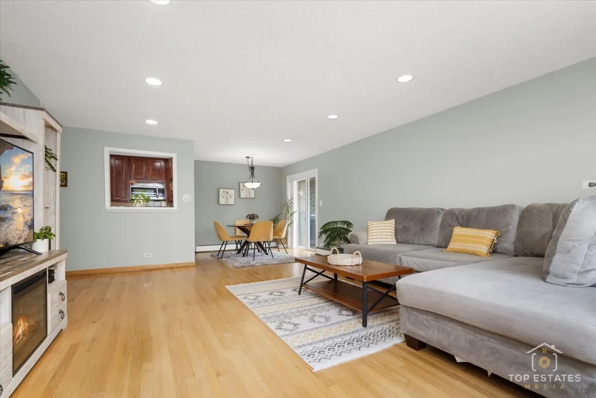 1227 S Old Wilke Road 12-209 IL