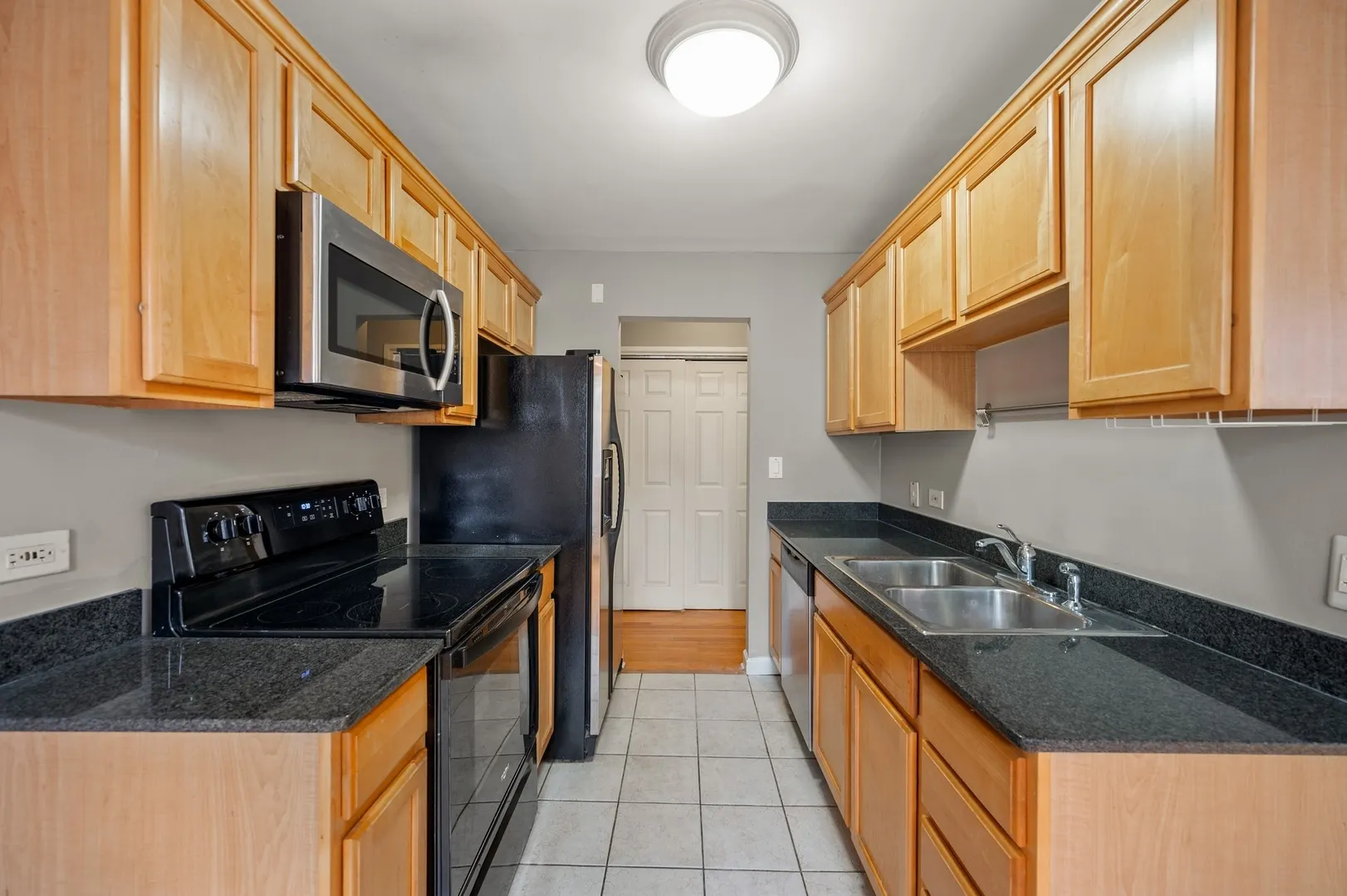 820 Seward Street 2D IL