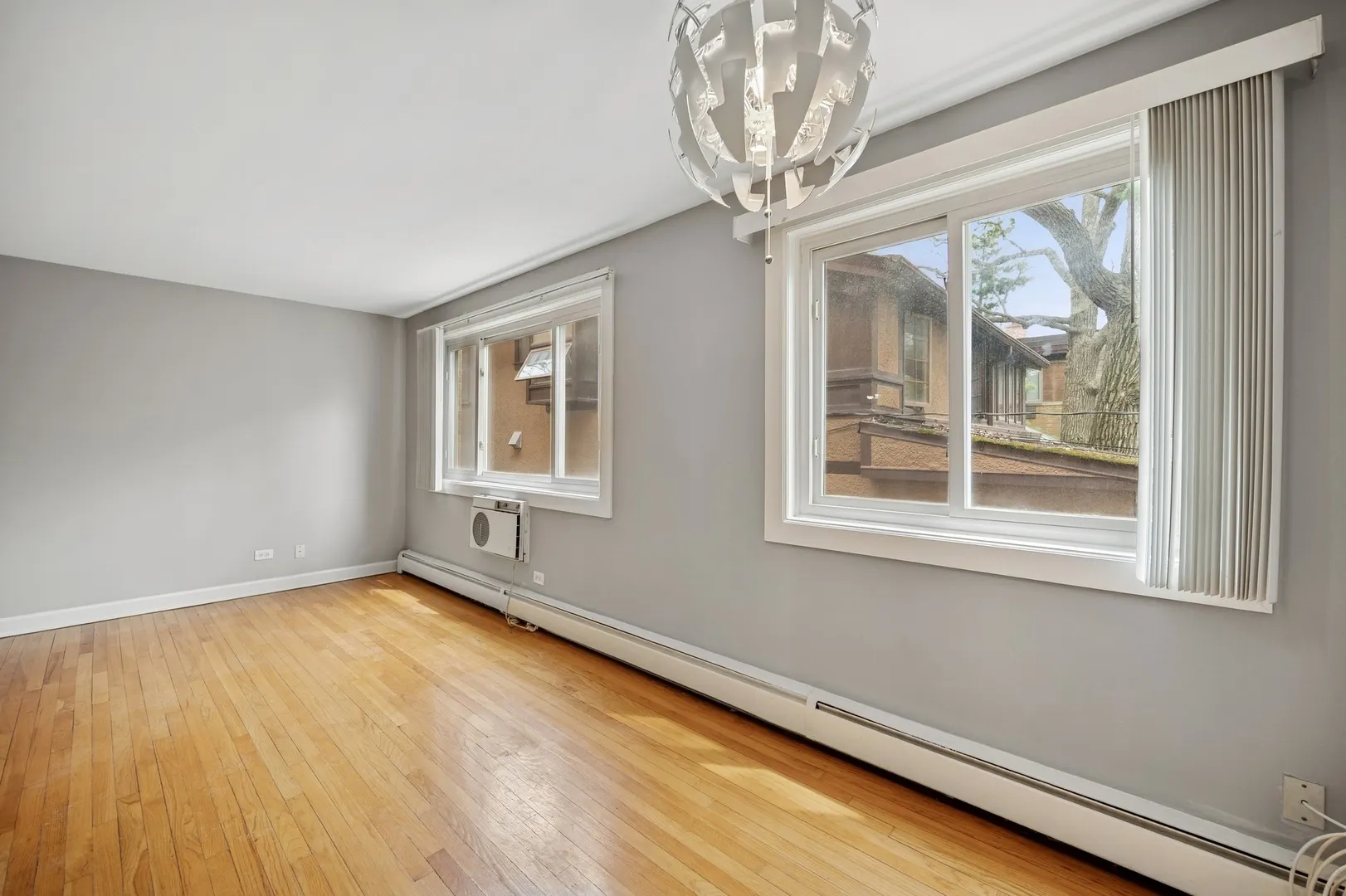 820 Seward Street 2D IL