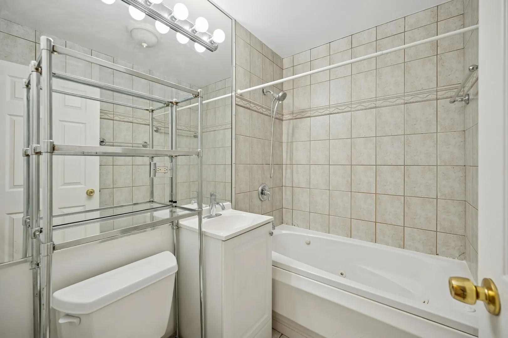 820 Seward Street 2D IL