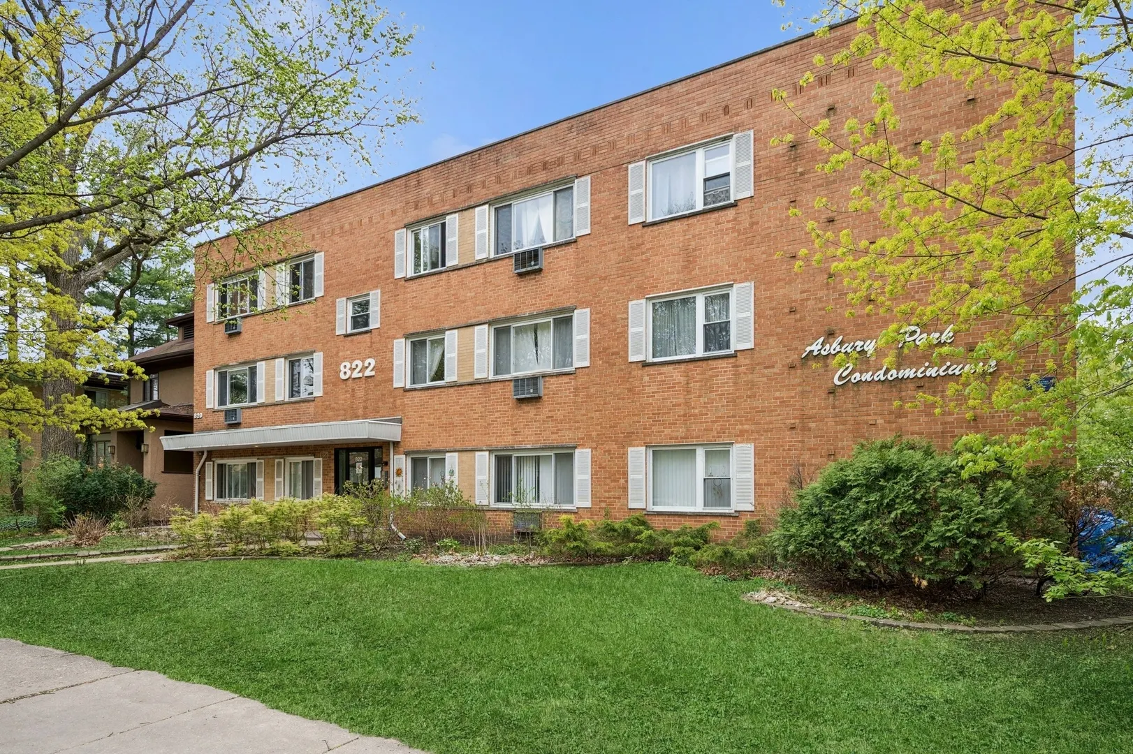 820 Seward Street 2D IL