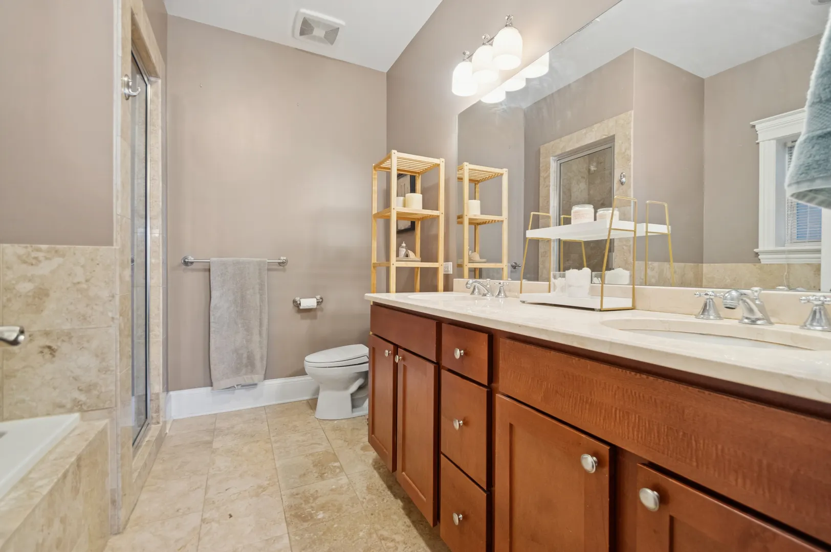 2250 W Foster Avenue 2E IL