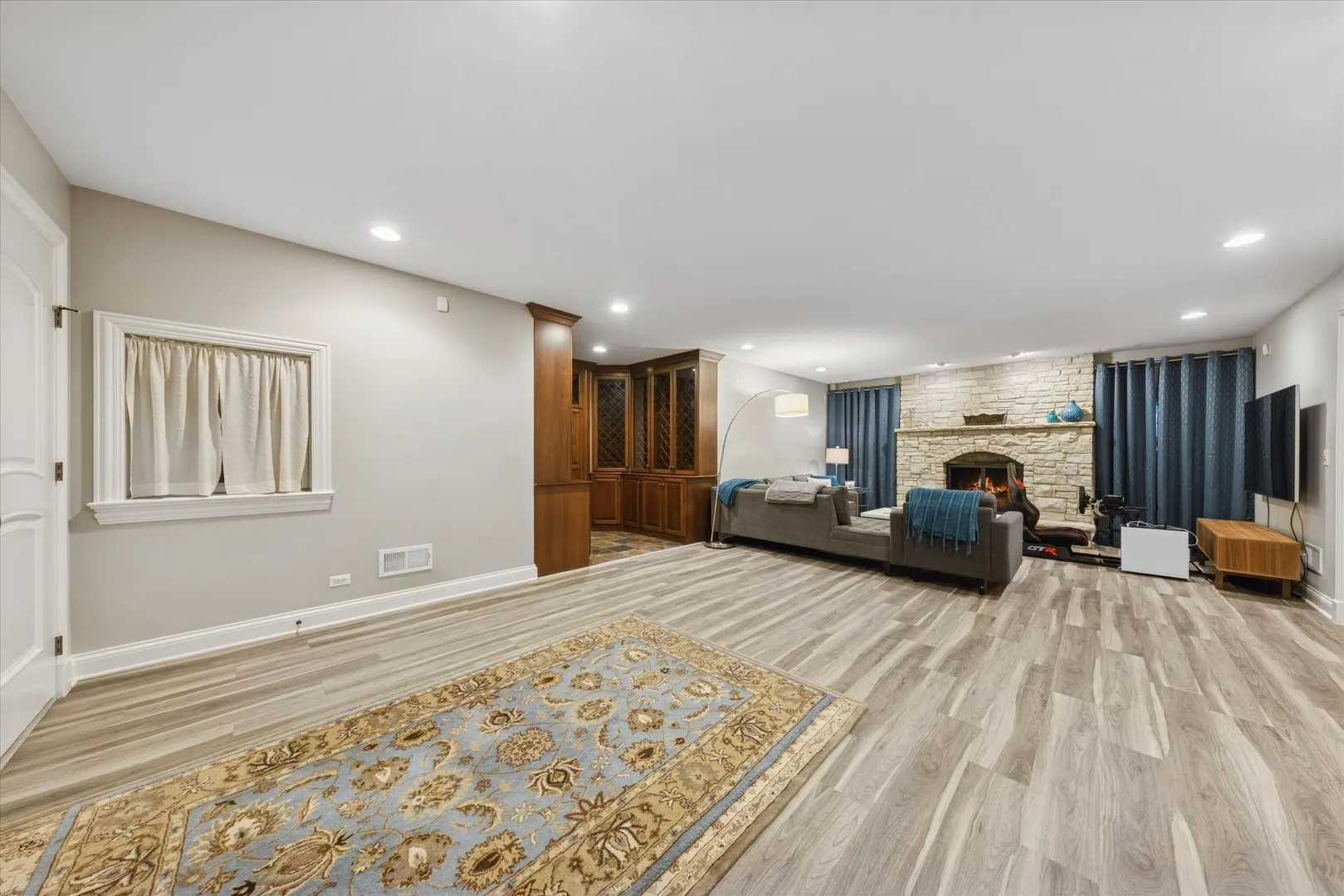 123 N Vine Street IL