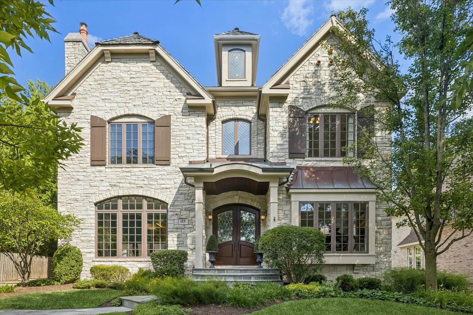 123 N Vine Street IL