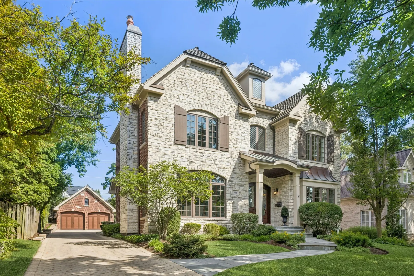 123 N Vine Street IL