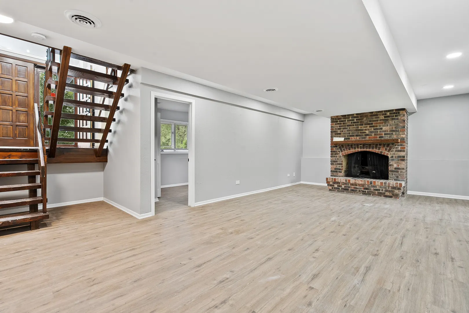 1245 WINAKI Trail IL