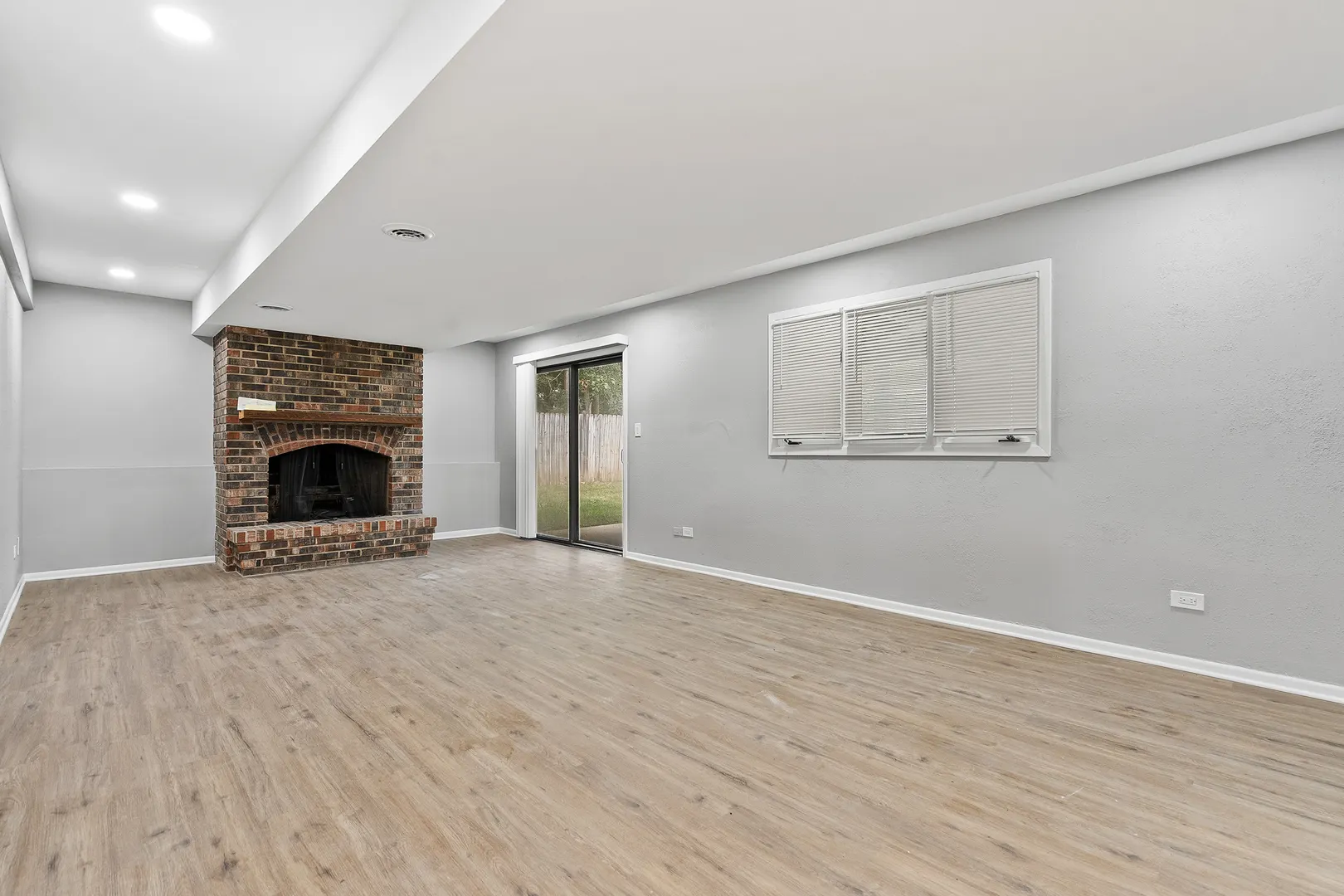 1245 WINAKI Trail IL