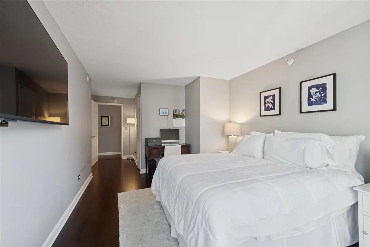 2 E Erie Street 2605 IL