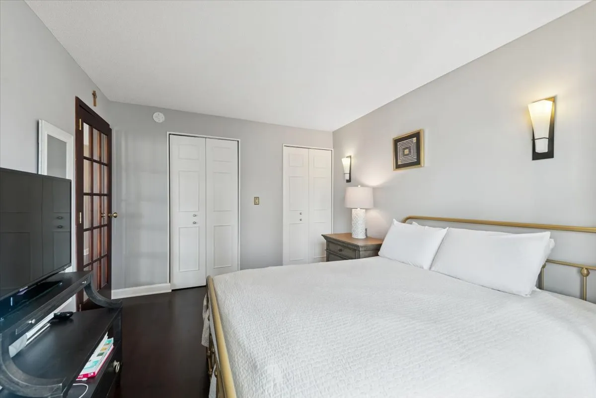 2 E Erie Street 2605 IL