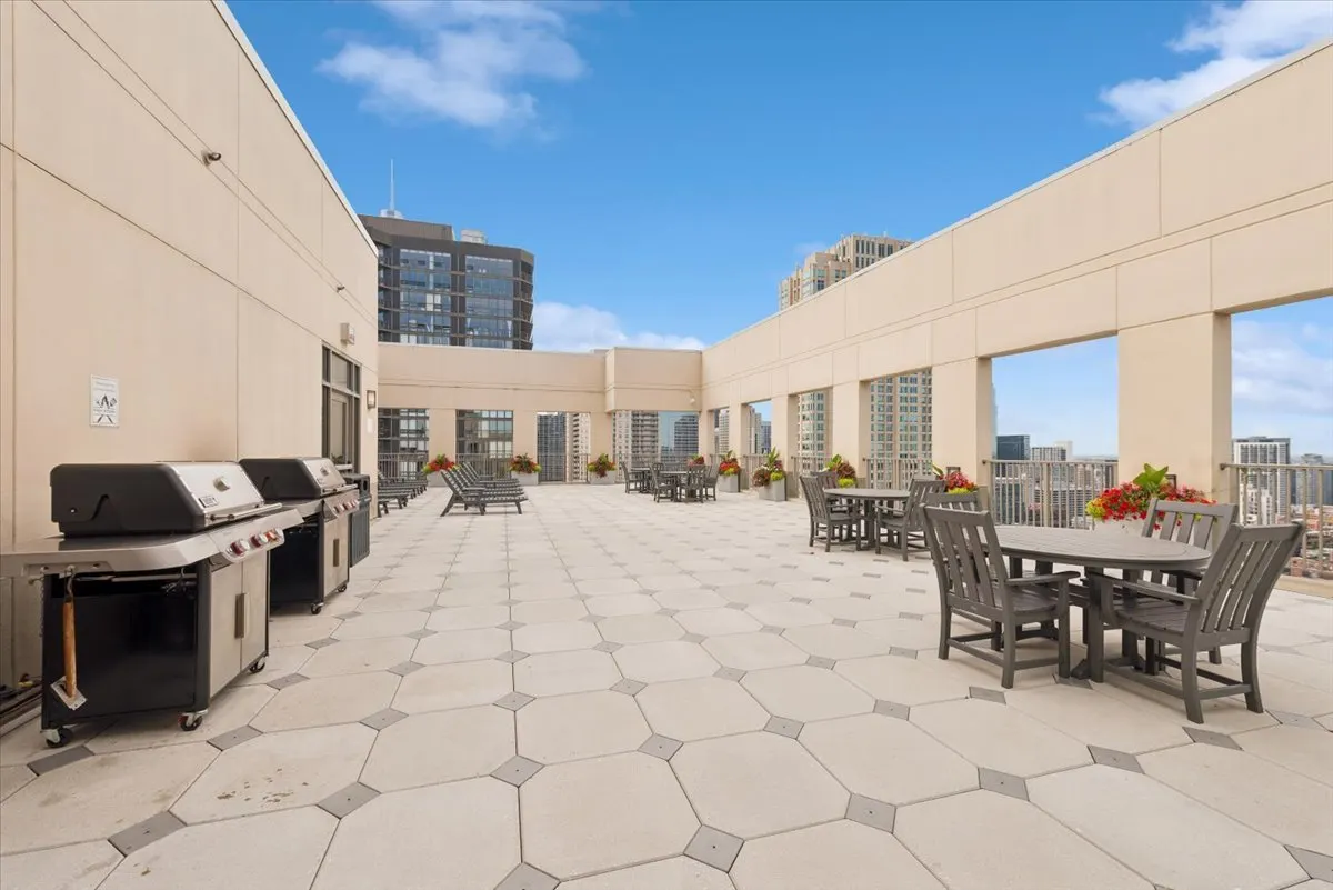 2 E Erie Street 2605 IL