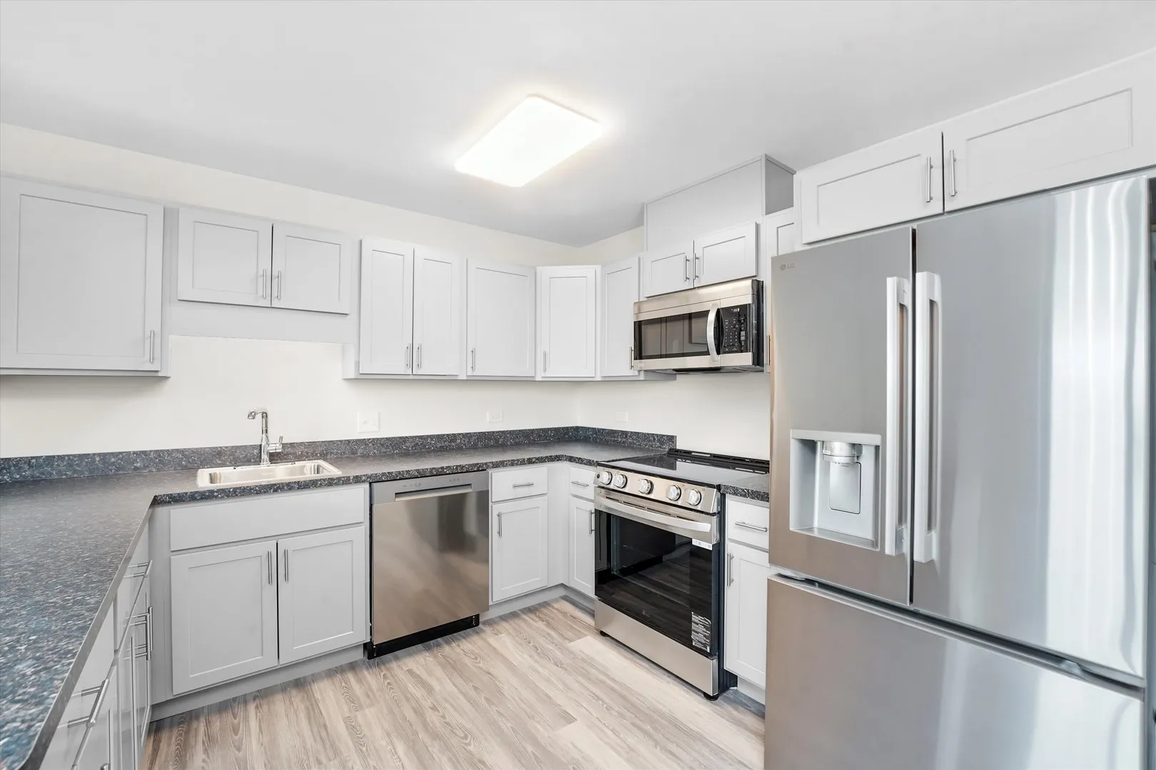 200 Park Avenue 527 IL