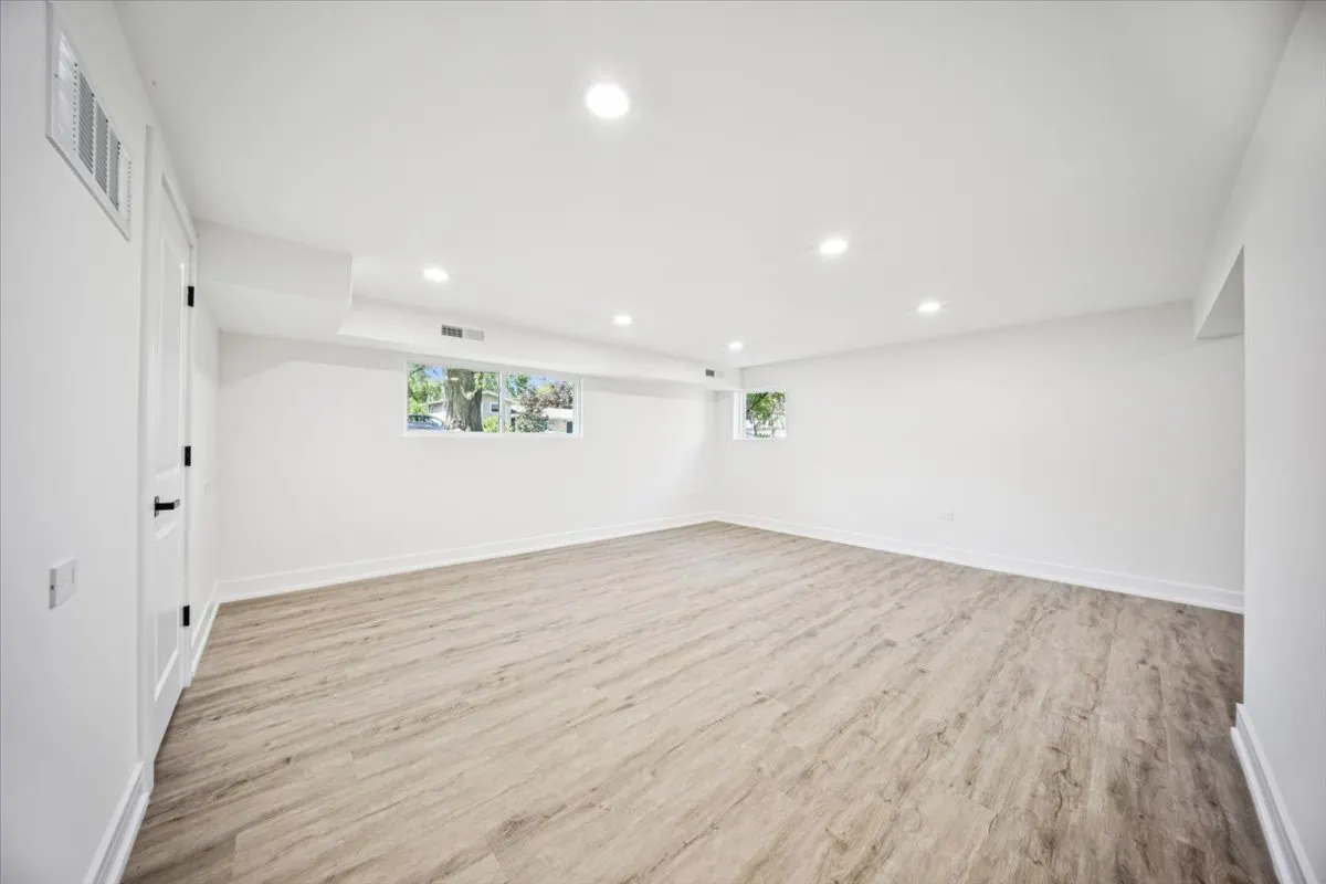 22W633 Burr Oak Drive IL