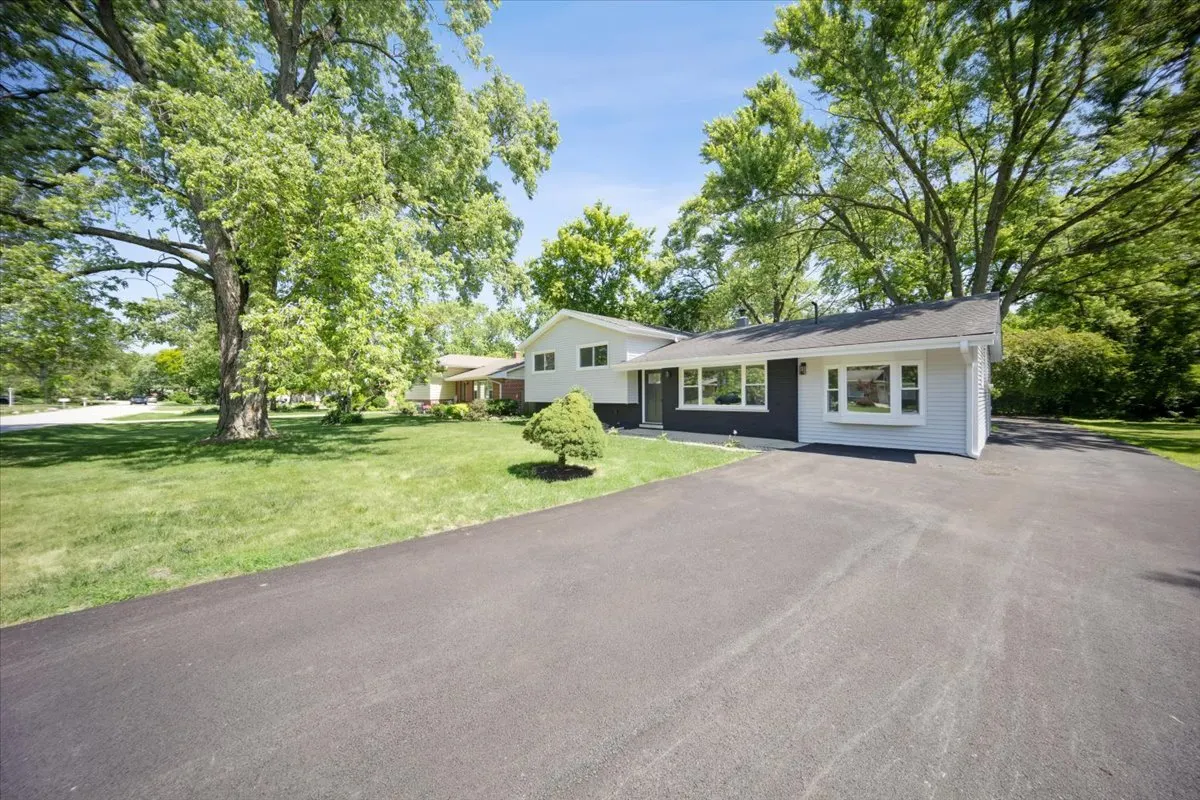 22W633 Burr Oak Drive IL