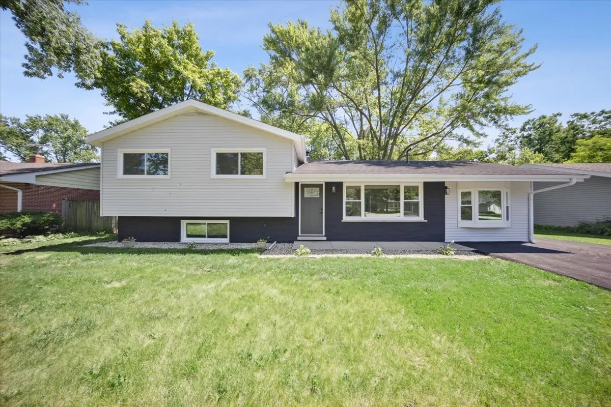 22W633 Burr Oak Drive IL
