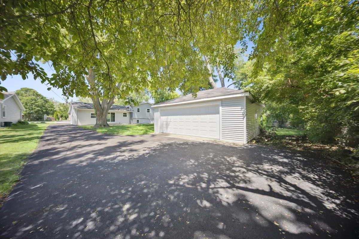 22W633 Burr Oak Drive IL