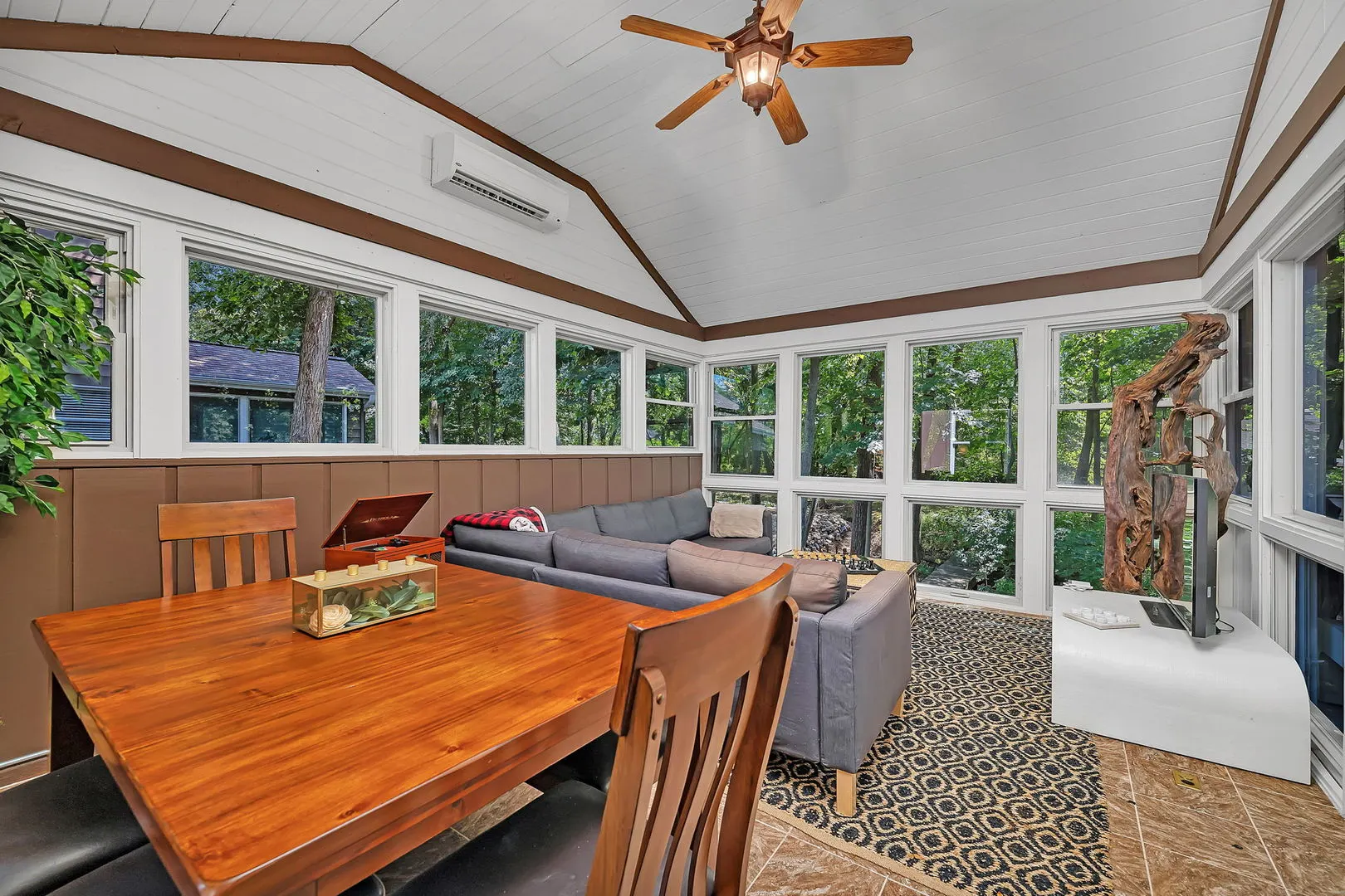 1007 Windsor Drive IL