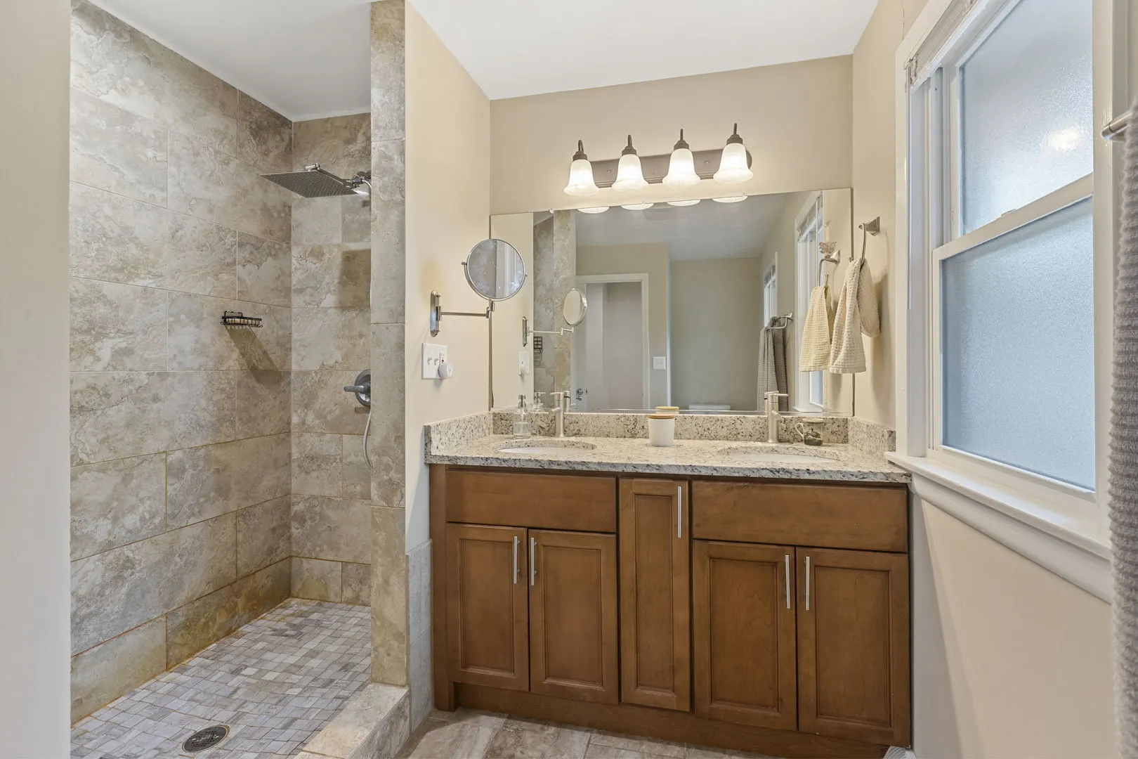 203 Coldren Drive IL