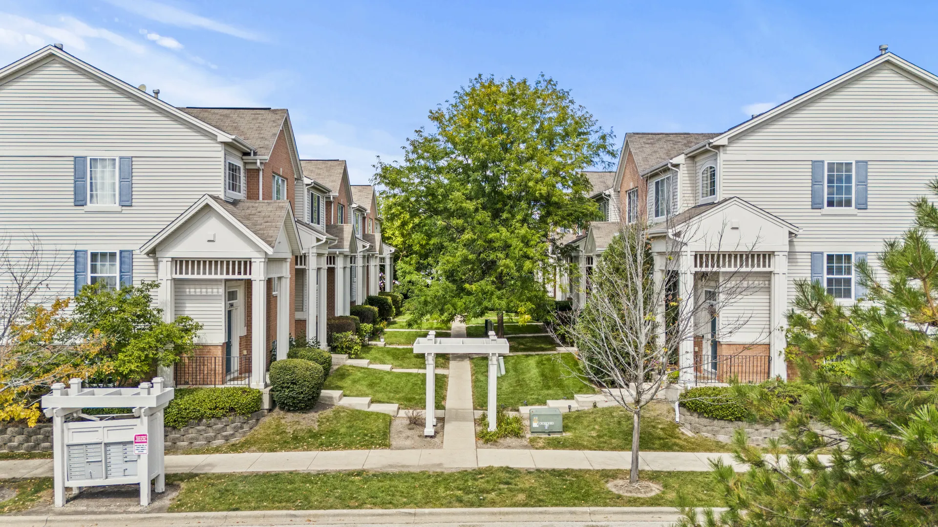 738 Hanbury Drive IL