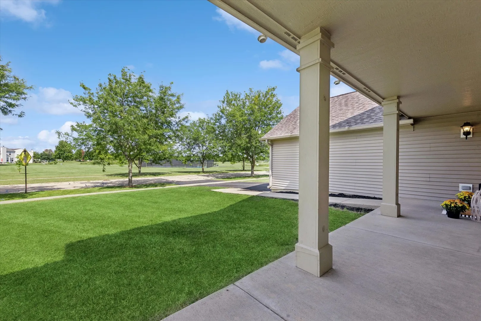 1671 APRICOT Street IL