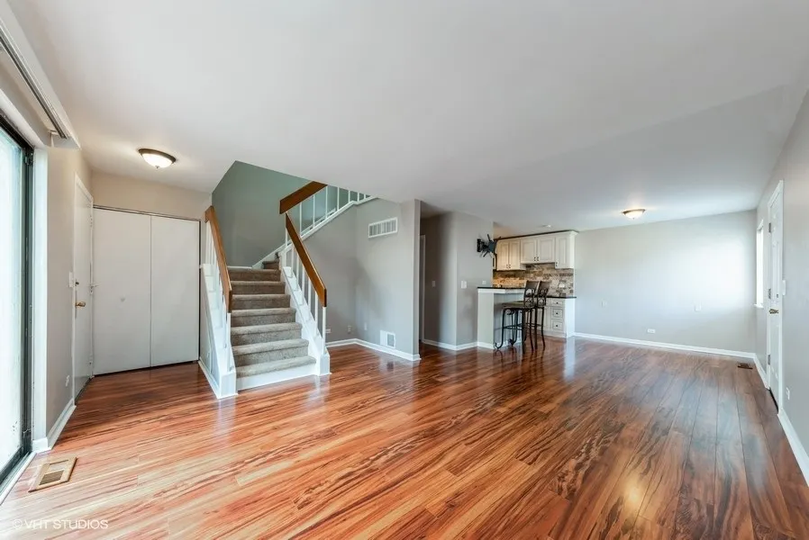 1030 Emerald Drive IL
