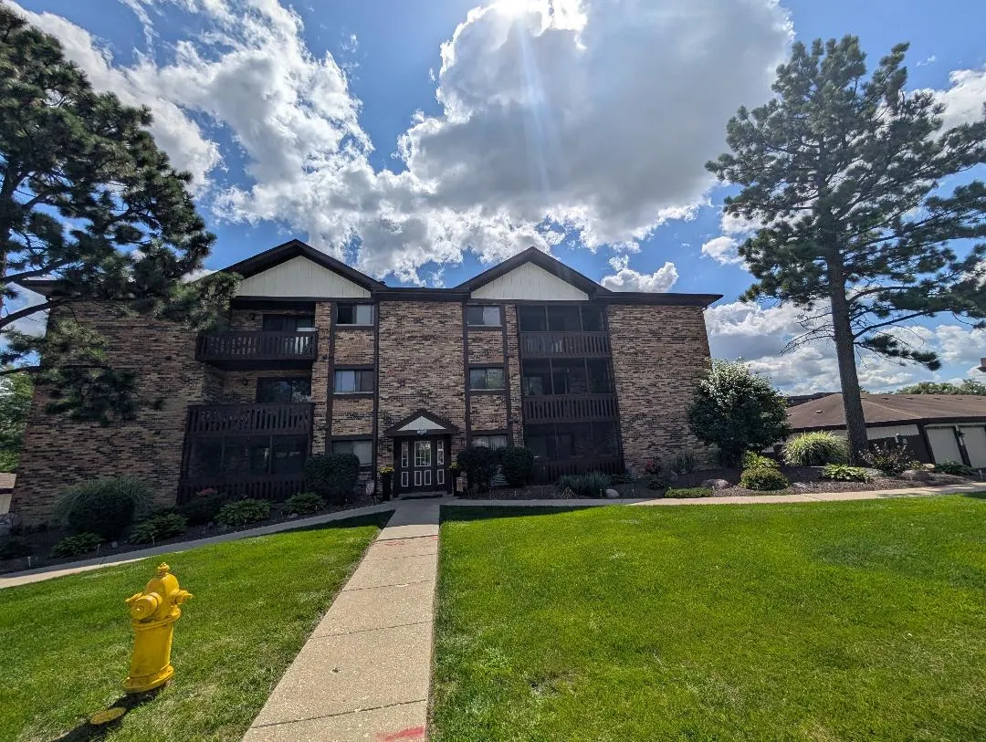 5965 Lakeside Place 204 IL
