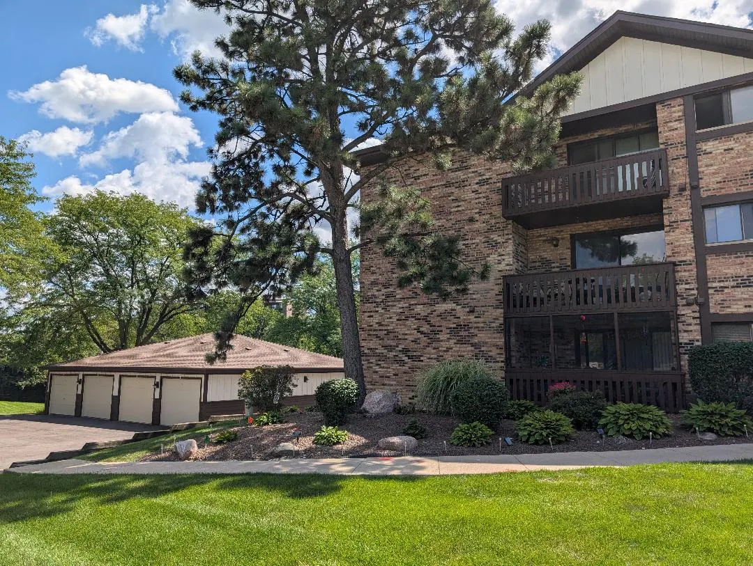 5965 Lakeside Place 204 IL