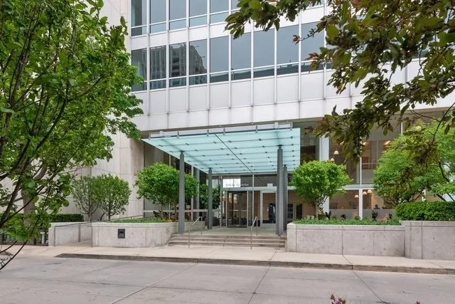 500 W SUPERIOR Street 805 IL