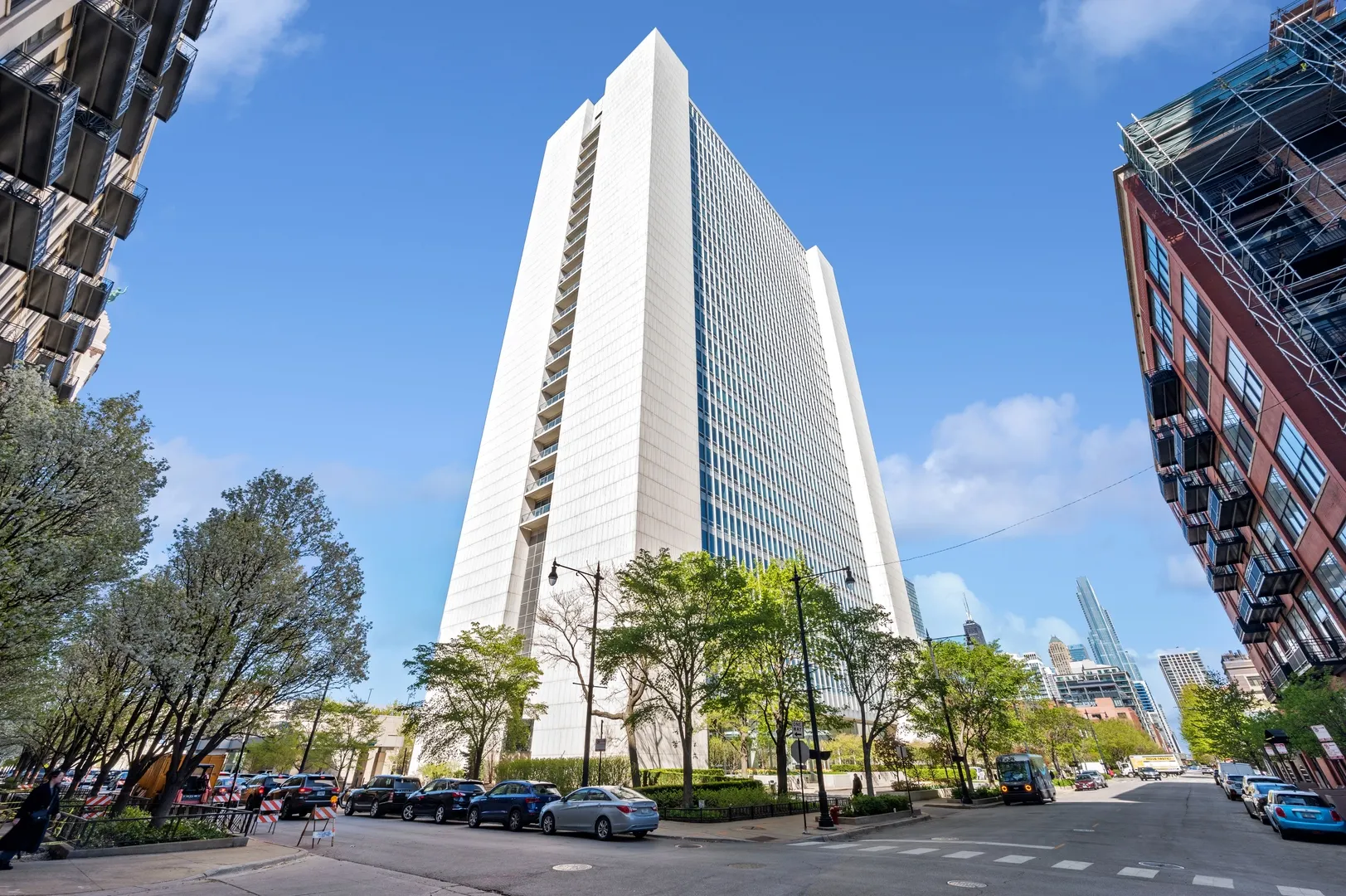 500 W SUPERIOR Street 805 IL