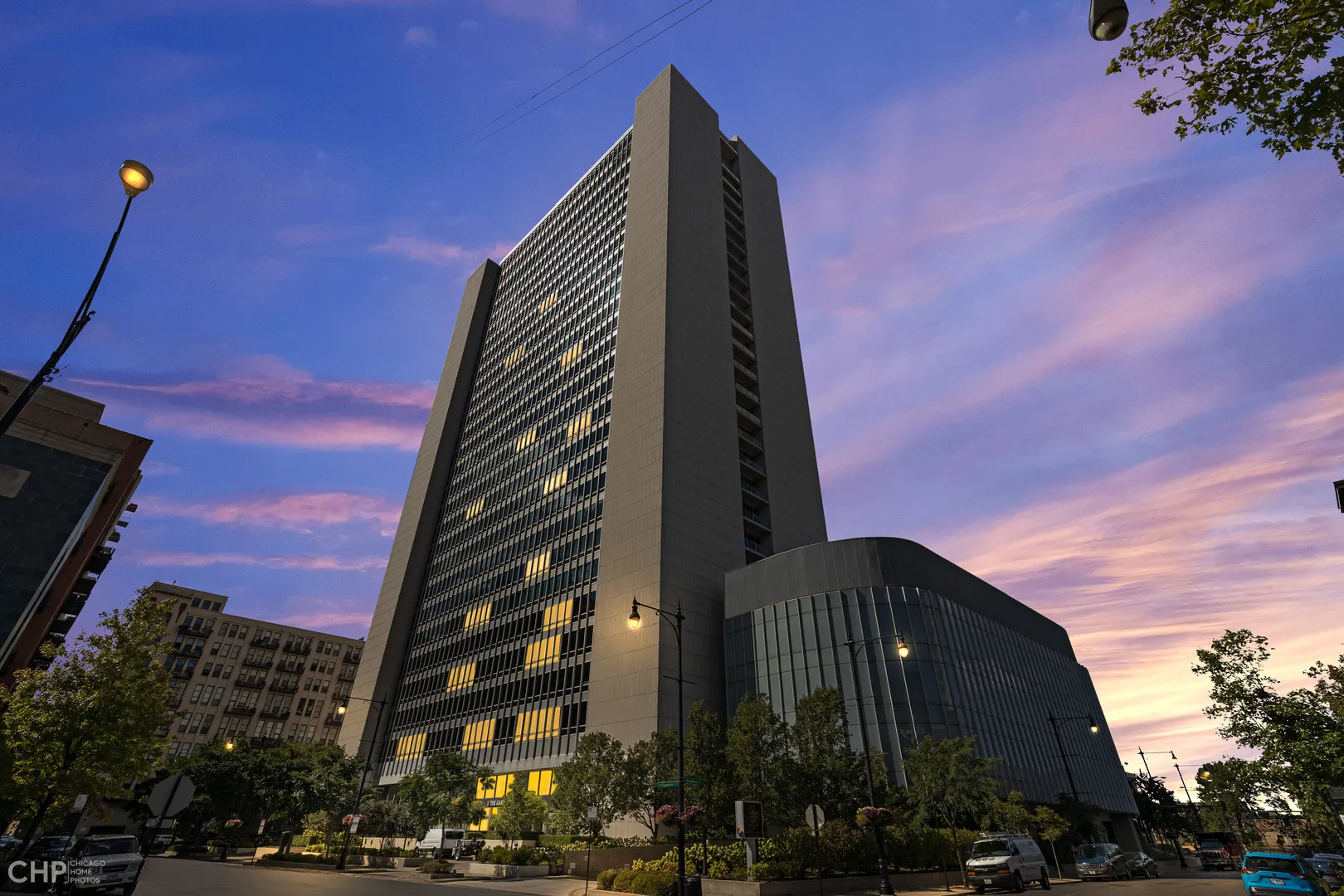 500 W SUPERIOR Street 805 IL