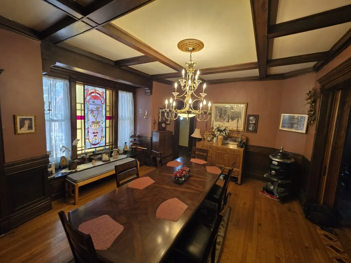 705 W Highland Avenue IL
