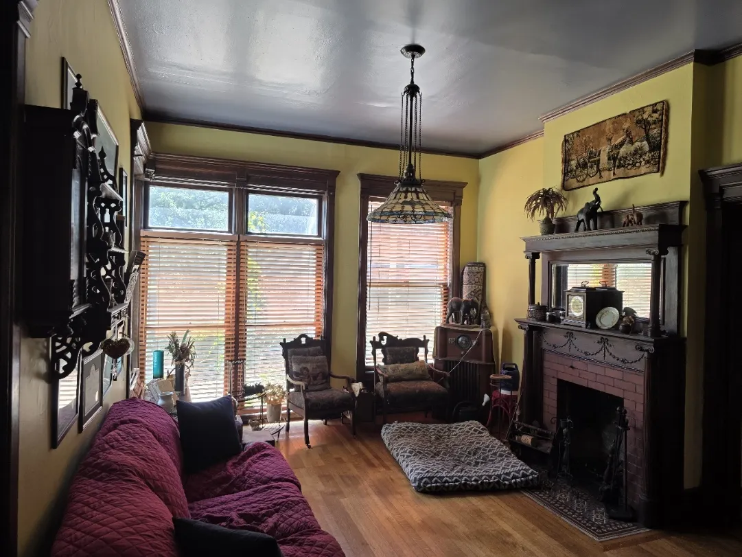 705 W Highland Avenue IL