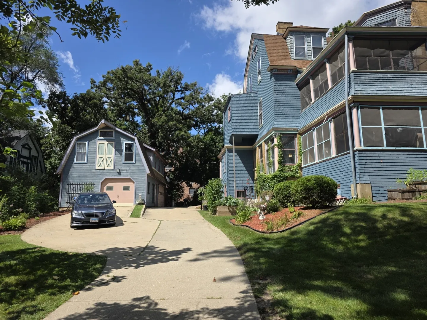 705 W Highland Avenue IL